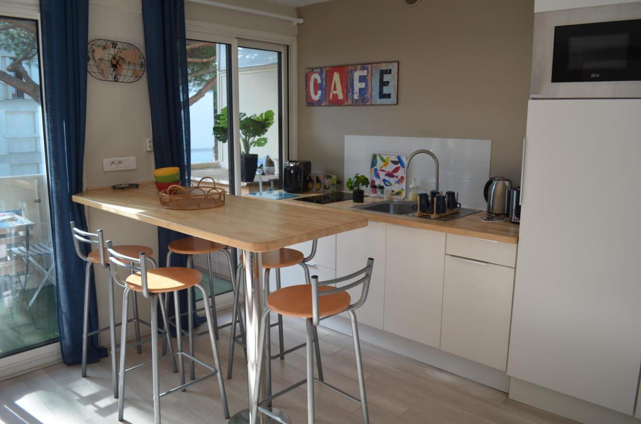 Charmant Appartement A 350M De La Plage Et Du Port Fréjus Екстериор снимка