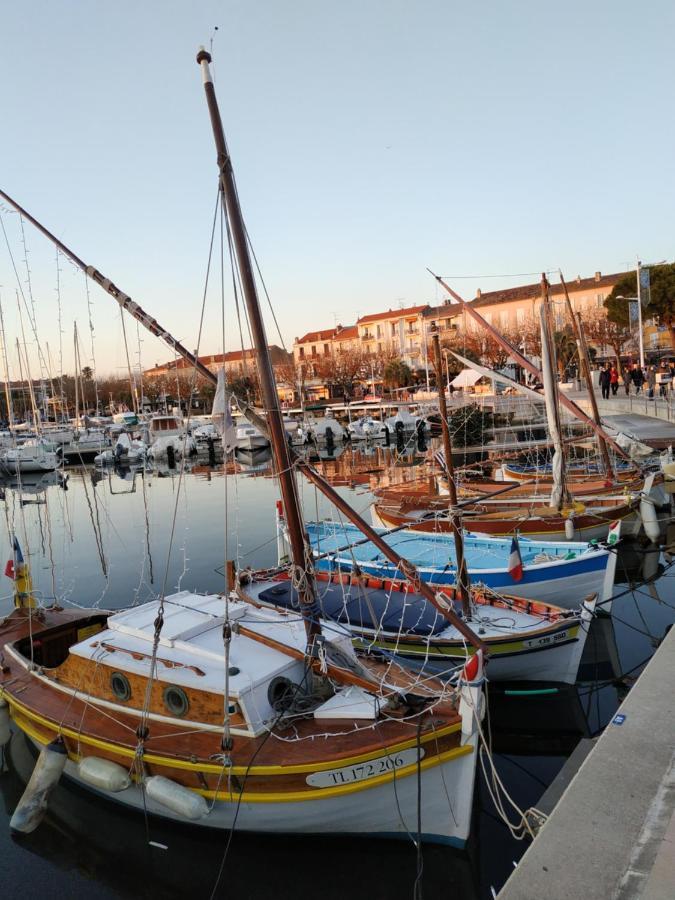Charmant Appartement A 350M De La Plage Et Du Port Fréjus Екстериор снимка