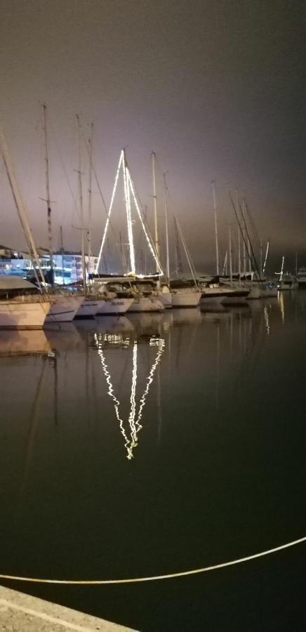 Charmant Appartement A 350M De La Plage Et Du Port Fréjus Екстериор снимка